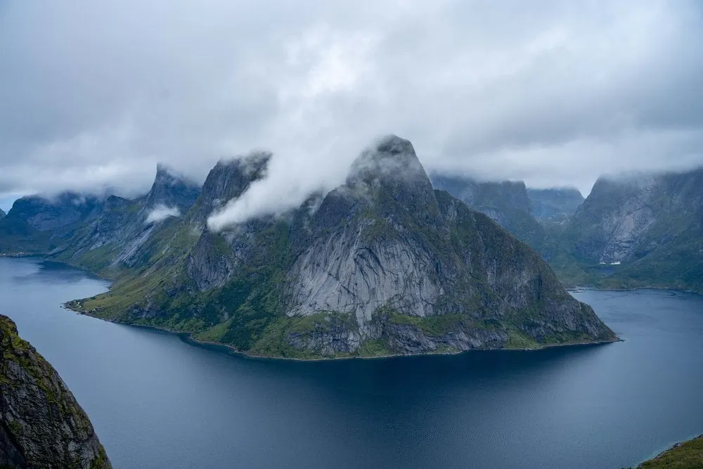 Sakrisøy - Reinebringen. Bild 13